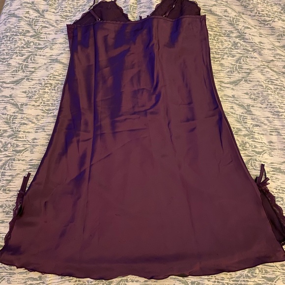 Plum silky night dress - Picture 2 of 4